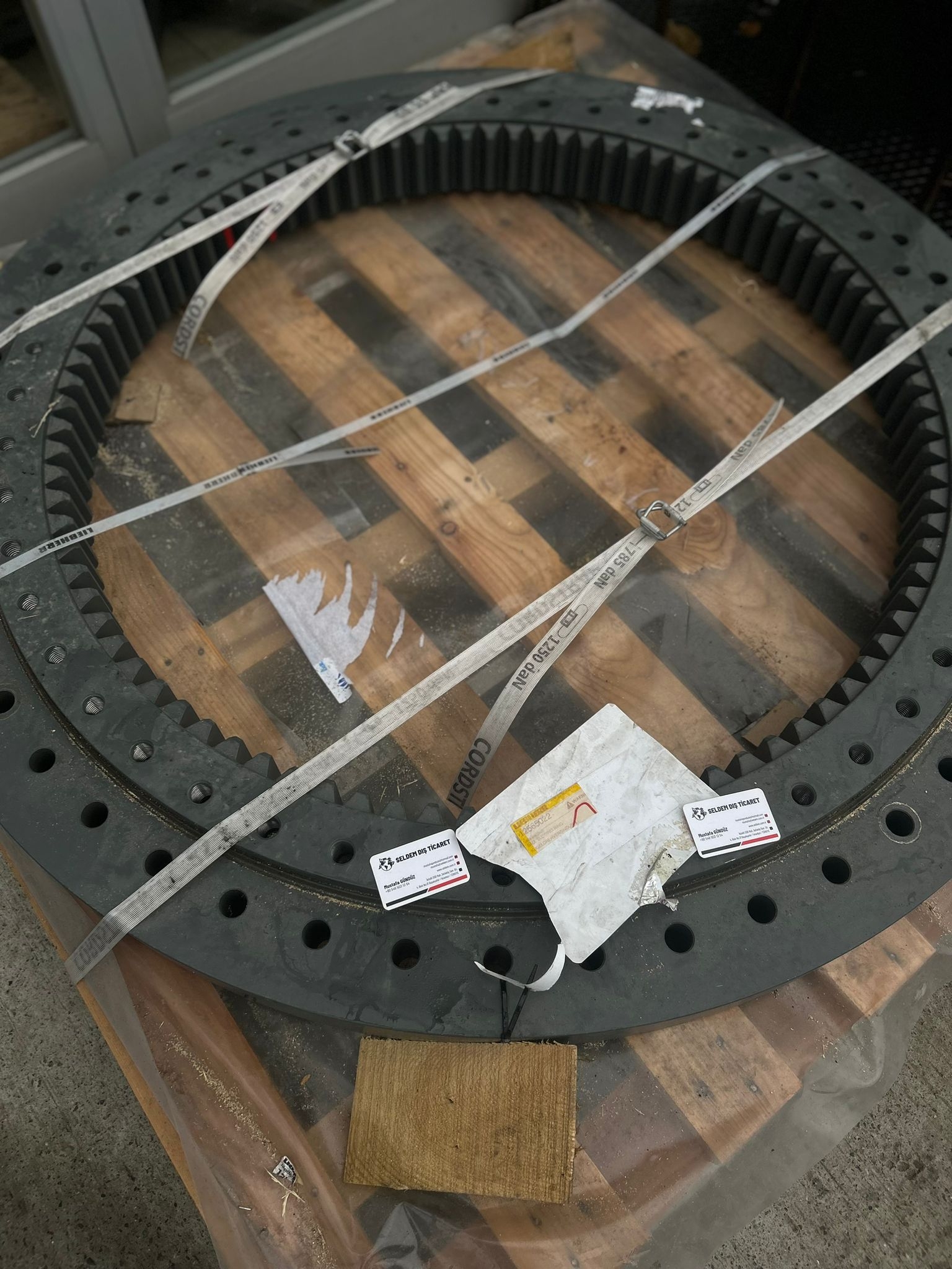Liebherr 12565022 BALL SLEWING RING