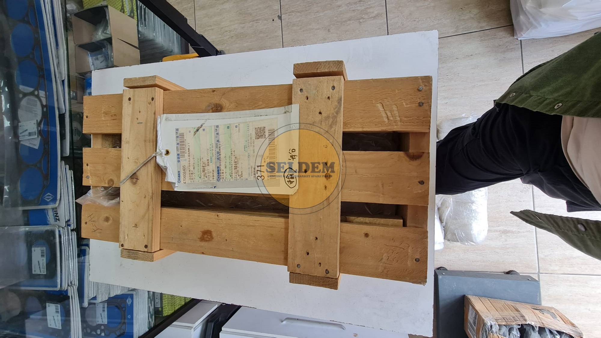KOMATSU WB97R-2 CYLINDER HEAD ASSY YM723900-11100